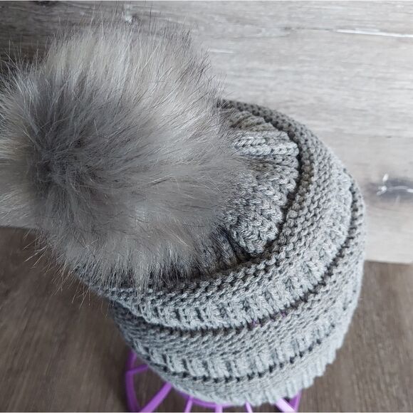 C.C Gray Knit Pom Beanie - Picture 4 of 5
